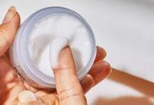 Does oily skin benefit from oil-free moisturisers?