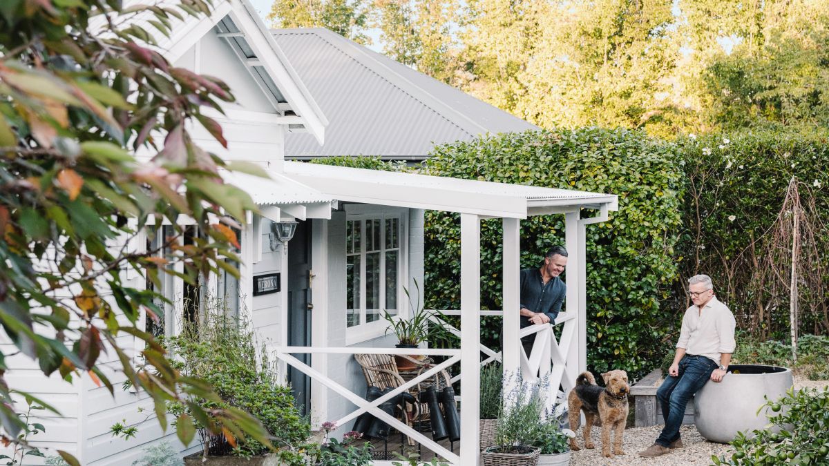 Tour this pretty 1930s rustic weatherboard cottage in Australia